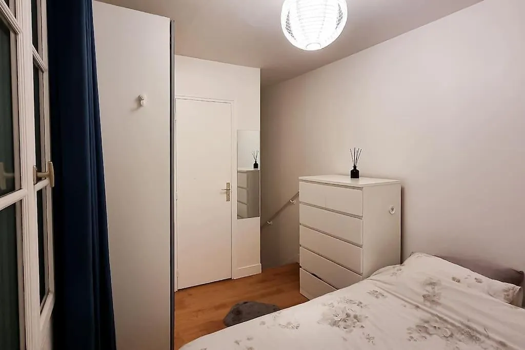 Duplex Paris Apartment 0*,  France